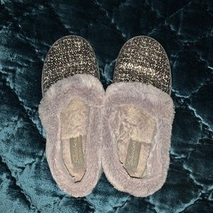 Skechers slippers size 6